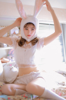 边吃奶边弄进去男女视频